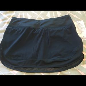 Lululemon Hotty hot skirt 8